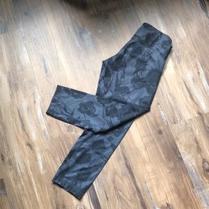Lululemon size 4 capris